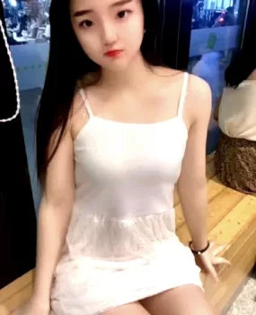 一个很稚嫩的妹纸雯丽 羞涩中带有狐媚