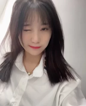 成都极品学生妹大长腿后入吸的很紧水多多